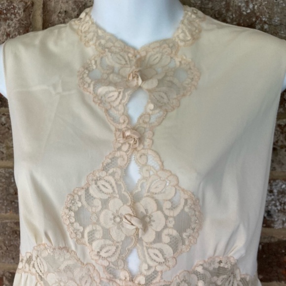 VINTAGE 1960's lace nightgown Roses Unbranded Ribbon Size Medium Slip Dress - Picture 3 of 7